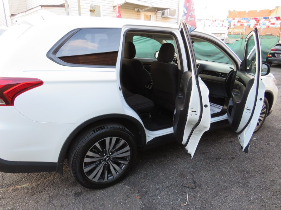 2019 Mitsubishi Outlander ES AWD 7 Passenger, available for sale in Middle Village, New York | Road Masters II INC. Middle Village, New York 2019 Mitsubishi Outlander ES AWD 7 Passenger, available for sale in Middle Village, New York | Road Masters II INC. Middle Village, New York