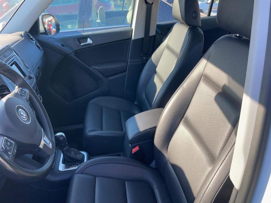2016 Volkswagen Tiguan 4MOTION 4dr Auto S, available for sale in West Hartford, Connecticut | AutoMax. West Hartford, Connecticut 2016 Volkswagen Tiguan 4MOTION 4dr Auto S, available for sale in West Hartford, Connecticut | AutoMax. West Hartford, Connecticut