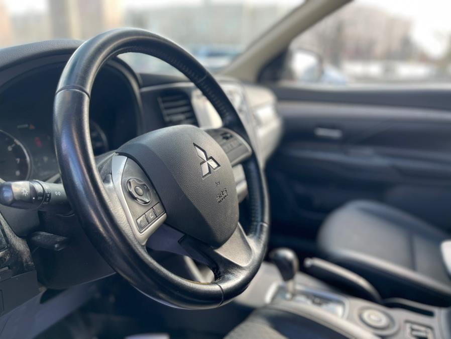 Used Mitsubishi Outlander 4WD 4dr SE 2015 | NYC Automart Inc. Brooklyn, New York Used Mitsubishi Outlander 4WD 4dr SE 2015 | NYC Automart Inc. Brooklyn, New York