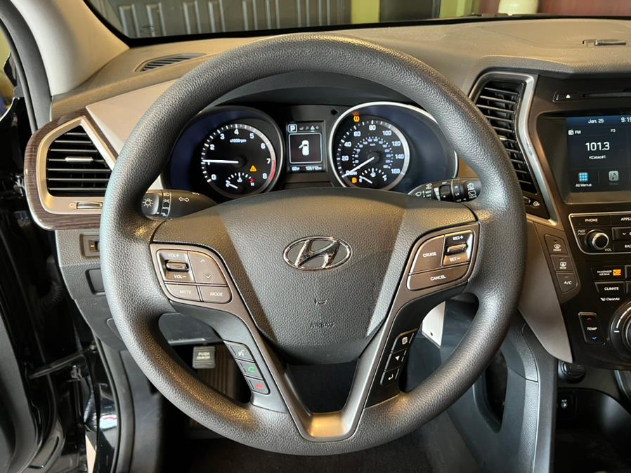 Used Hyundai Santa Fe SE 3.3L Automatic AWD 2017 | AutoMax. West Hartford, Connecticut Used Hyundai Santa Fe SE 3.3L Automatic AWD 2017 | AutoMax. West Hartford, Connecticut