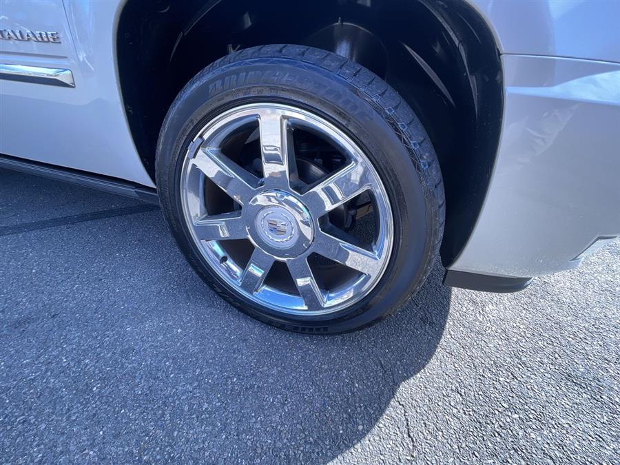 2010 Cadillac Escalade AWD 4dr Premium, available for sale in Stratford, Connecticut | Wiz Leasing Inc. Stratford, Connecticut 2010 Cadillac Escalade AWD 4dr Premium, available for sale in Stratford, Connecticut | Wiz Leasing Inc. Stratford, Connecticut