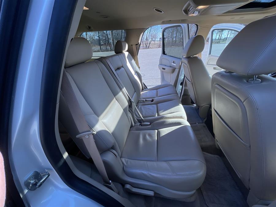 2010 Cadillac Escalade AWD 4dr Premium, available for sale in Stratford, Connecticut | Wiz Leasing Inc. Stratford, Connecticut 2010 Cadillac Escalade AWD 4dr Premium, available for sale in Stratford, Connecticut | Wiz Leasing Inc. Stratford, Connecticut