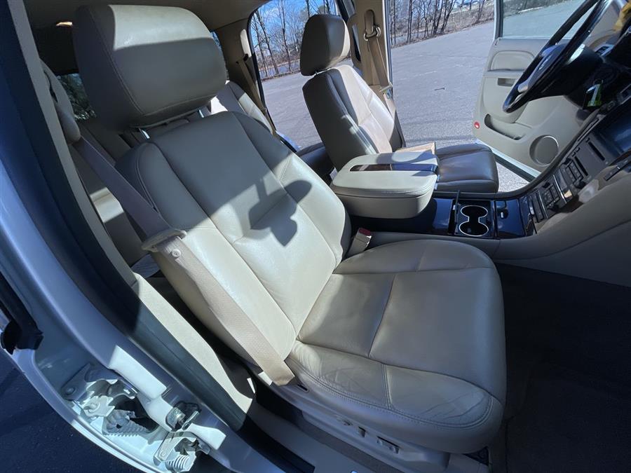 2010 Cadillac Escalade AWD 4dr Premium, available for sale in Stratford, Connecticut | Wiz Leasing Inc. Stratford, Connecticut 2010 Cadillac Escalade AWD 4dr Premium, available for sale in Stratford, Connecticut | Wiz Leasing Inc. Stratford, Connecticut