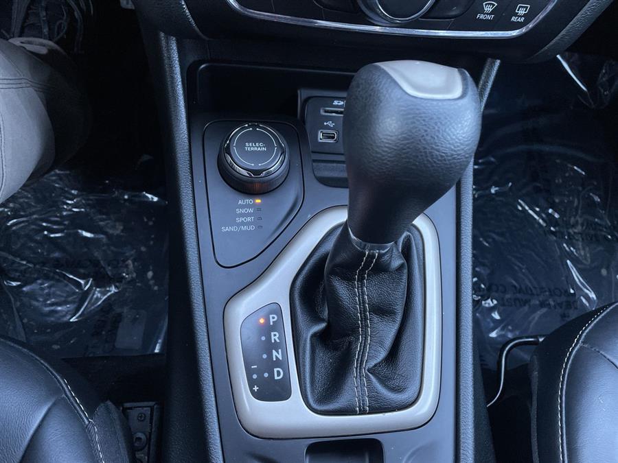 2015 Jeep Cherokee 4WD 4dr Latitude, available for sale in Stratford, Connecticut | Wiz Leasing Inc. Stratford, Connecticut 2015 Jeep Cherokee 4WD 4dr Latitude, available for sale in Stratford, Connecticut | Wiz Leasing Inc. Stratford, Connecticut