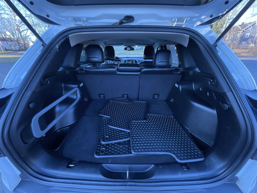 2015 Jeep Cherokee 4WD 4dr Latitude, available for sale in Stratford, Connecticut | Wiz Leasing Inc. Stratford, Connecticut 2015 Jeep Cherokee 4WD 4dr Latitude, available for sale in Stratford, Connecticut | Wiz Leasing Inc. Stratford, Connecticut