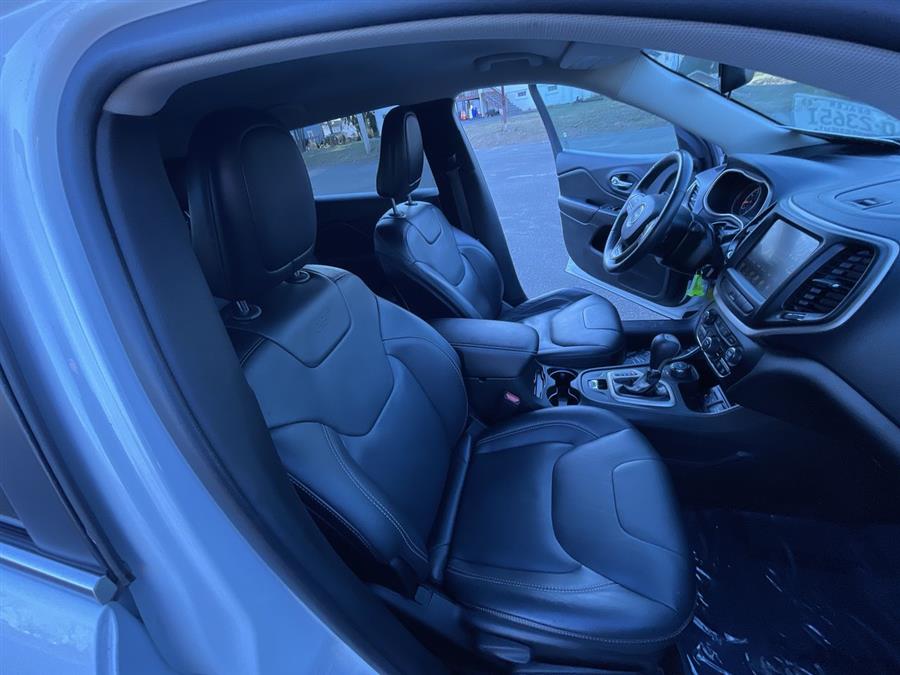 2015 Jeep Cherokee 4WD 4dr Latitude, available for sale in Stratford, Connecticut | Wiz Leasing Inc. Stratford, Connecticut 2015 Jeep Cherokee 4WD 4dr Latitude, available for sale in Stratford, Connecticut | Wiz Leasing Inc. Stratford, Connecticut