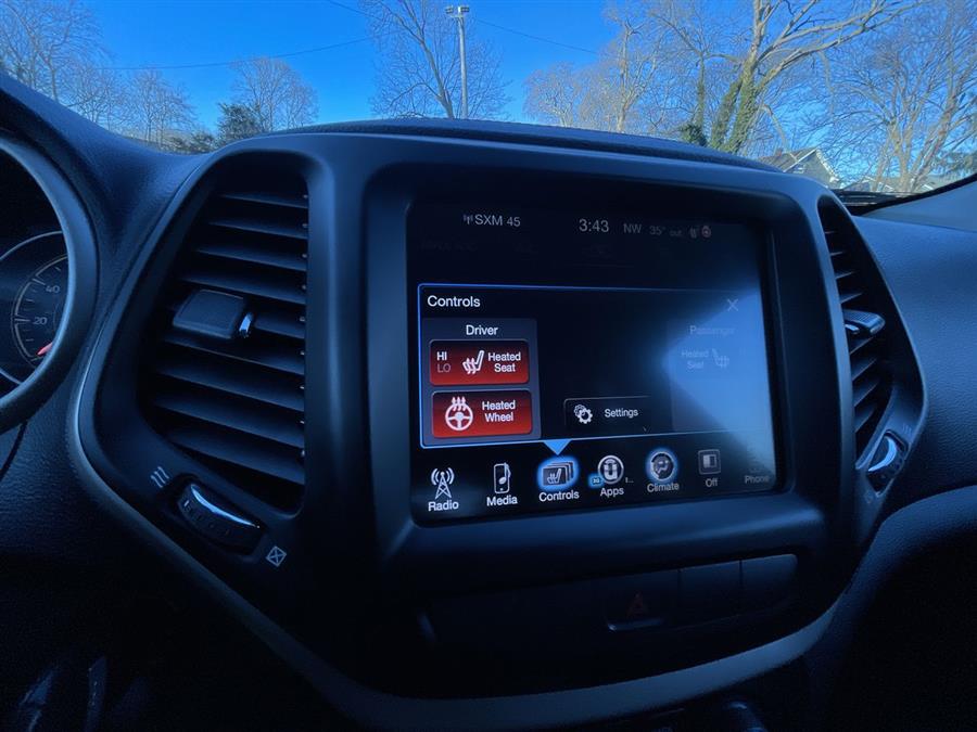 2015 Jeep Cherokee 4WD 4dr Latitude, available for sale in Stratford, Connecticut | Wiz Leasing Inc. Stratford, Connecticut 2015 Jeep Cherokee 4WD 4dr Latitude, available for sale in Stratford, Connecticut | Wiz Leasing Inc. Stratford, Connecticut