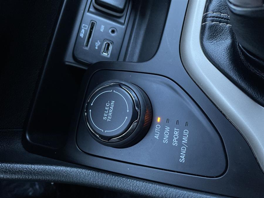 2015 Jeep Cherokee 4WD 4dr Latitude, available for sale in Stratford, Connecticut | Wiz Leasing Inc. Stratford, Connecticut 2015 Jeep Cherokee 4WD 4dr Latitude, available for sale in Stratford, Connecticut | Wiz Leasing Inc. Stratford, Connecticut