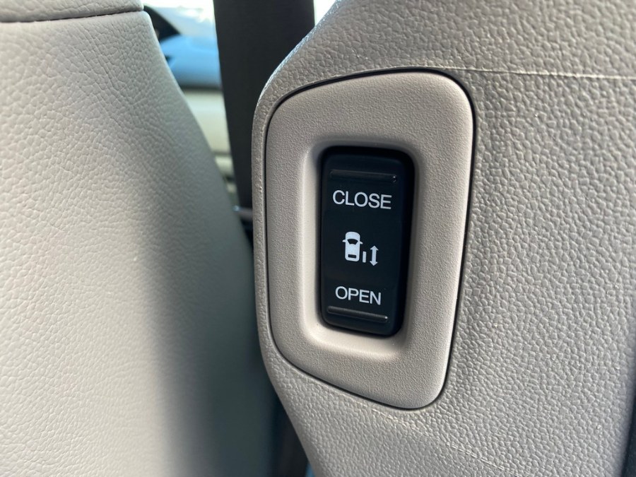 2012 Honda Odyssey 5dr EX-L w/Navi, available for sale in West Springfield, Massachusetts | Union Street Auto Sales. West Springfield, Massachusetts 2012 Honda Odyssey 5dr EX-L w/Navi, available for sale in West Springfield, Massachusetts | Union Street Auto Sales. West Springfield, Massachusetts