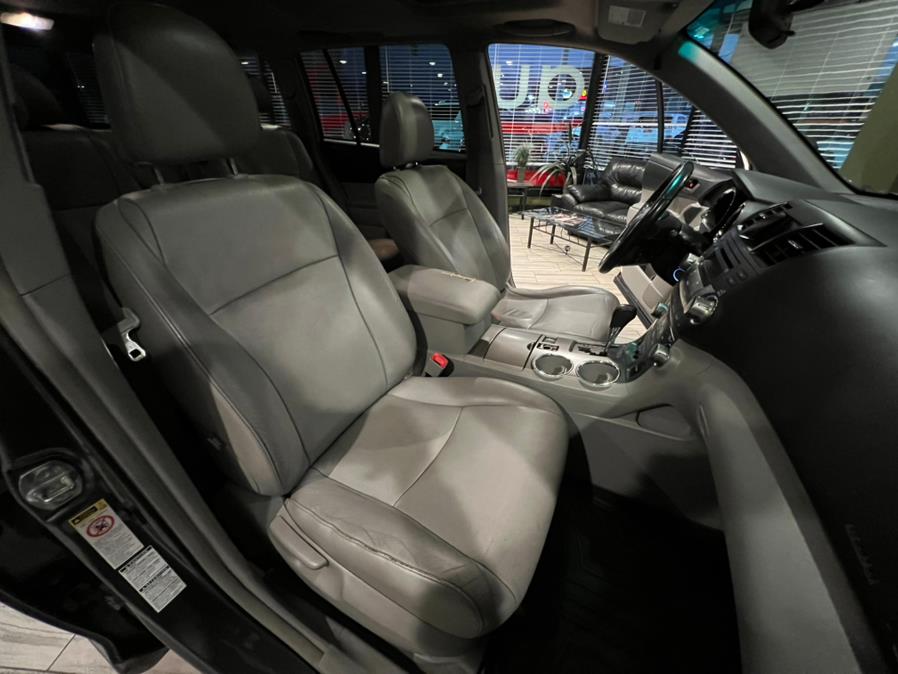 2010 Toyota Highlander 4WD 4dr V6 SE (Natl), available for sale in West Hartford, Connecticut | AutoMax. West Hartford, Connecticut 2010 Toyota Highlander 4WD 4dr V6 SE (Natl), available for sale in West Hartford, Connecticut | AutoMax. West Hartford, Connecticut
