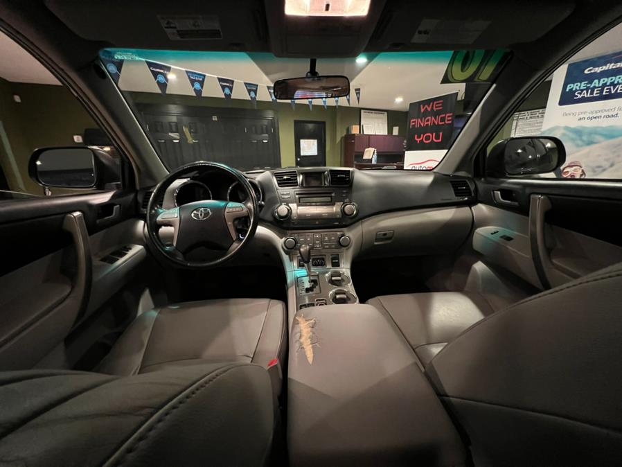 2010 Toyota Highlander 4WD 4dr V6 SE (Natl), available for sale in West Hartford, Connecticut | AutoMax. West Hartford, Connecticut 2010 Toyota Highlander 4WD 4dr V6 SE (Natl), available for sale in West Hartford, Connecticut | AutoMax. West Hartford, Connecticut