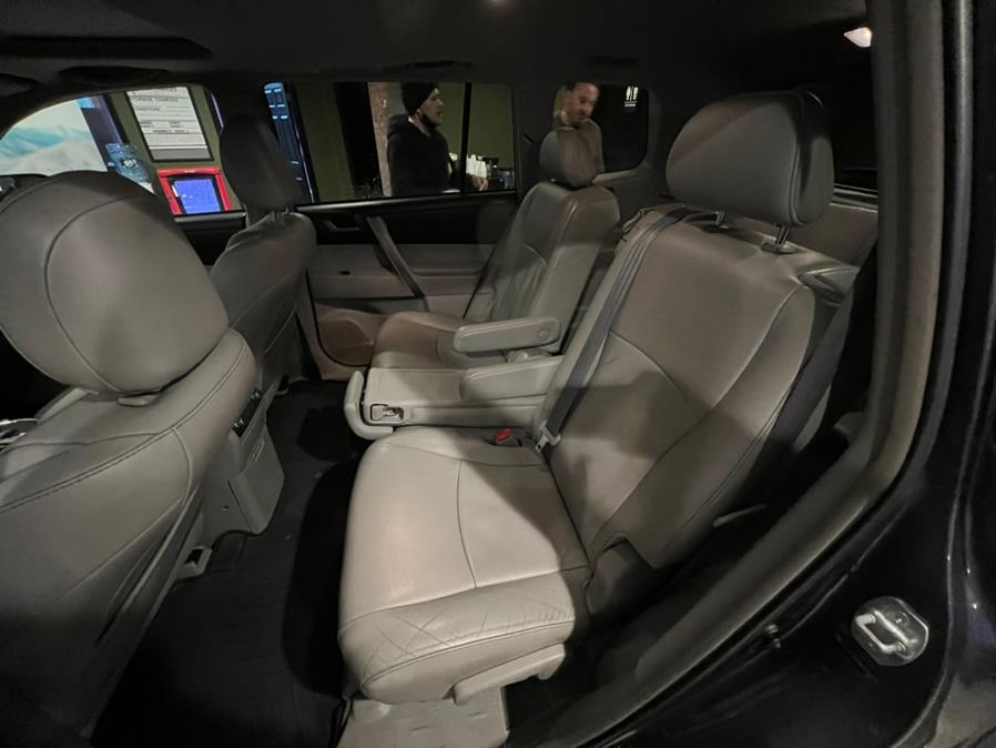 2010 Toyota Highlander 4WD 4dr V6 SE (Natl), available for sale in West Hartford, Connecticut | AutoMax. West Hartford, Connecticut 2010 Toyota Highlander 4WD 4dr V6 SE (Natl), available for sale in West Hartford, Connecticut | AutoMax. West Hartford, Connecticut