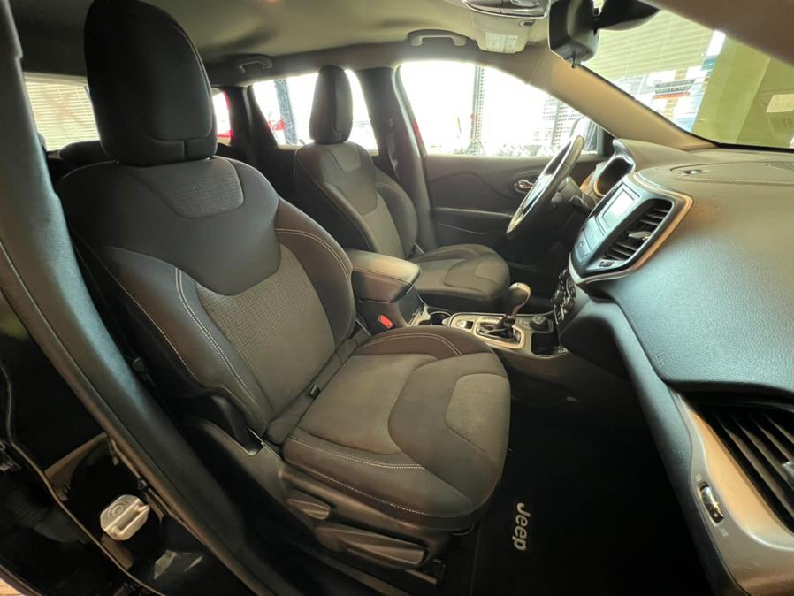 2015 Jeep Cherokee 4WD 4dr Latitude, available for sale in West Hartford, Connecticut | AutoMax. West Hartford, Connecticut 2015 Jeep Cherokee 4WD 4dr Latitude, available for sale in West Hartford, Connecticut | AutoMax. West Hartford, Connecticut