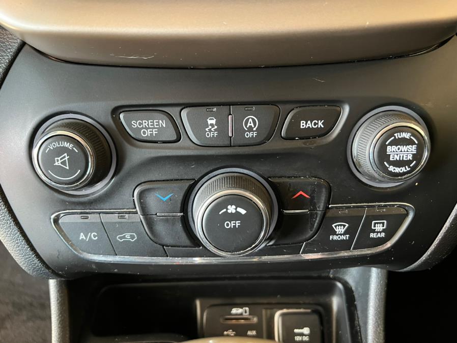 2015 Jeep Cherokee 4WD 4dr Latitude, available for sale in West Hartford, Connecticut | AutoMax. West Hartford, Connecticut 2015 Jeep Cherokee 4WD 4dr Latitude, available for sale in West Hartford, Connecticut | AutoMax. West Hartford, Connecticut