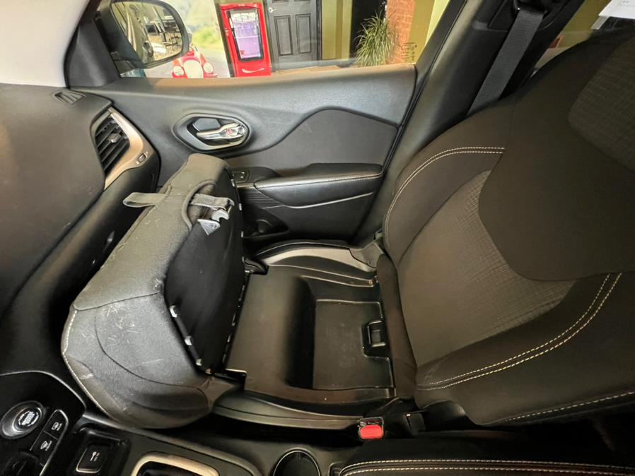 2015 Jeep Cherokee 4WD 4dr Latitude, available for sale in West Hartford, Connecticut | AutoMax. West Hartford, Connecticut 2015 Jeep Cherokee 4WD 4dr Latitude, available for sale in West Hartford, Connecticut | AutoMax. West Hartford, Connecticut