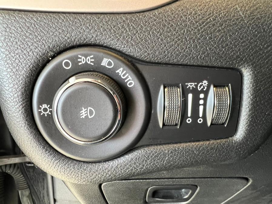 2015 Jeep Cherokee 4WD 4dr Latitude, available for sale in West Hartford, Connecticut | AutoMax. West Hartford, Connecticut 2015 Jeep Cherokee 4WD 4dr Latitude, available for sale in West Hartford, Connecticut | AutoMax. West Hartford, Connecticut