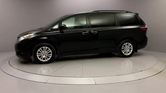 2017 Toyota Sienna XLE Premium FWD 8-Passenger, available for sale in Naugatuck, Connecticut | J&M Automotive Sls&Svc LLC. Naugatuck, Connecticut 2017 Toyota Sienna XLE Premium FWD 8-Passenger, available for sale in Naugatuck, Connecticut | J&M Automotive Sls&Svc LLC. Naugatuck, Connecticut