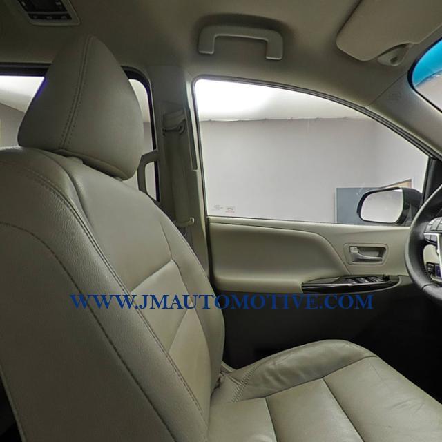 2017 Toyota Sienna XLE Premium FWD 8-Passenger, available for sale in Naugatuck, Connecticut | J&M Automotive Sls&Svc LLC. Naugatuck, Connecticut 2017 Toyota Sienna XLE Premium FWD 8-Passenger, available for sale in Naugatuck, Connecticut | J&M Automotive Sls&Svc LLC. Naugatuck, Connecticut