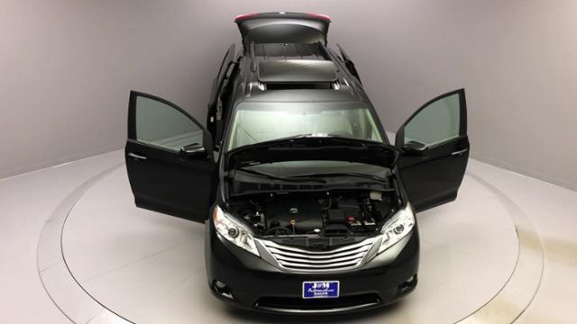 2017 Toyota Sienna XLE Premium FWD 8-Passenger, available for sale in Naugatuck, Connecticut | J&M Automotive Sls&Svc LLC. Naugatuck, Connecticut 2017 Toyota Sienna XLE Premium FWD 8-Passenger, available for sale in Naugatuck, Connecticut | J&M Automotive Sls&Svc LLC. Naugatuck, Connecticut