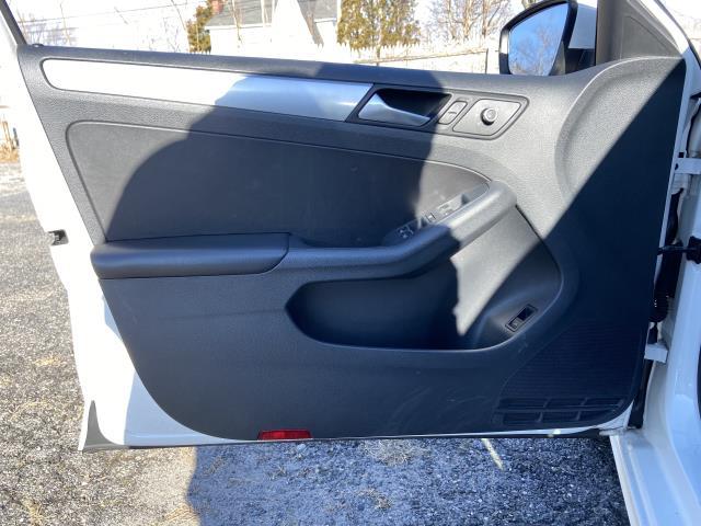 2013 Volkswagen Jetta Sedan 2.5L SE, available for sale in Patchogue, New York | Baron Supercenter. Patchogue, New York 2013 Volkswagen Jetta Sedan 2.5L SE, available for sale in Patchogue, New York | Baron Supercenter. Patchogue, New York