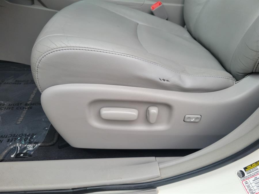 2011 Toyota Highlander 4WD 4dr V6 SE (Natl), available for sale in Melrose, Massachusetts | Melrose Auto Gallery. Melrose, Massachusetts 2011 Toyota Highlander 4WD 4dr V6 SE (Natl), available for sale in Melrose, Massachusetts | Melrose Auto Gallery. Melrose, Massachusetts