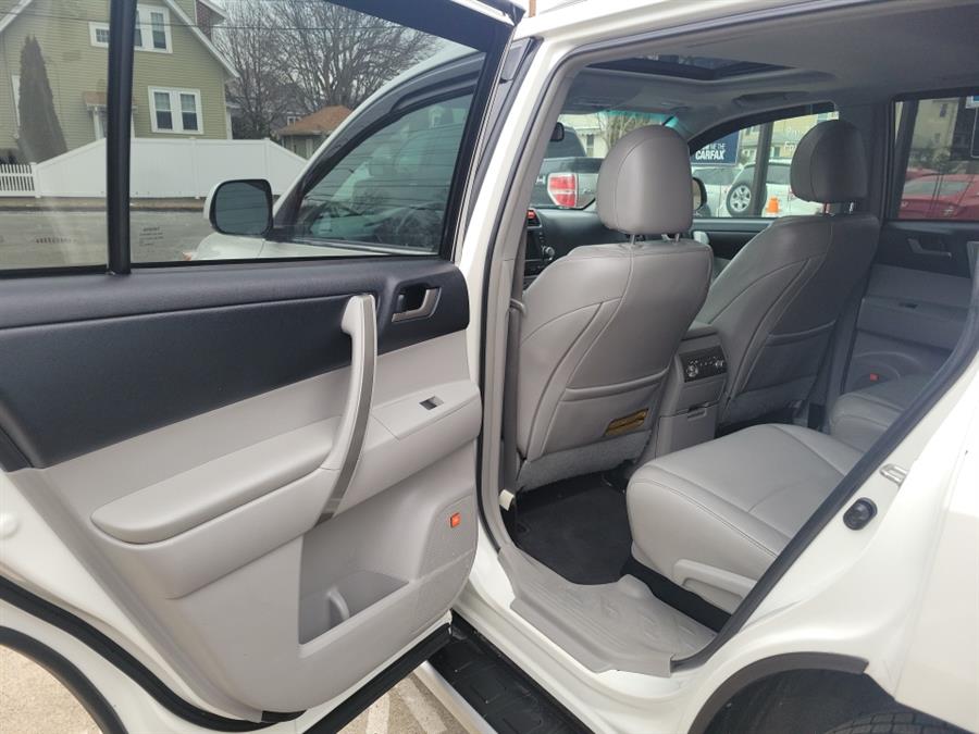 2011 Toyota Highlander 4WD 4dr V6 SE (Natl), available for sale in Melrose, Massachusetts | Melrose Auto Gallery. Melrose, Massachusetts 2011 Toyota Highlander 4WD 4dr V6 SE (Natl), available for sale in Melrose, Massachusetts | Melrose Auto Gallery. Melrose, Massachusetts