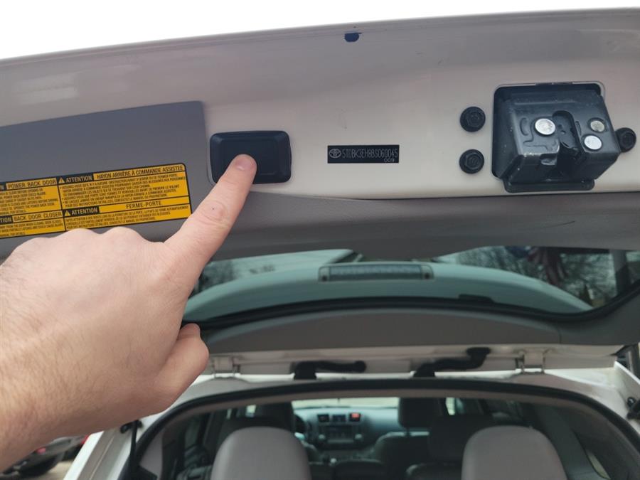 2011 Toyota Highlander 4WD 4dr V6 SE (Natl), available for sale in Melrose, Massachusetts | Melrose Auto Gallery. Melrose, Massachusetts 2011 Toyota Highlander 4WD 4dr V6 SE (Natl), available for sale in Melrose, Massachusetts | Melrose Auto Gallery. Melrose, Massachusetts