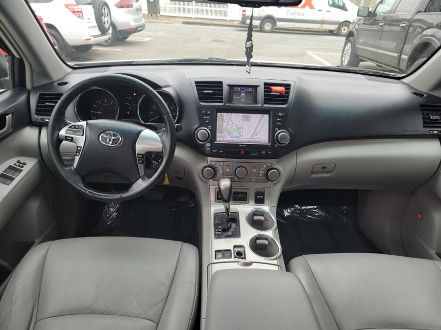 2011 Toyota Highlander 4WD 4dr V6 SE (Natl), available for sale in Melrose, Massachusetts | Melrose Auto Gallery. Melrose, Massachusetts 2011 Toyota Highlander 4WD 4dr V6 SE (Natl), available for sale in Melrose, Massachusetts | Melrose Auto Gallery. Melrose, Massachusetts