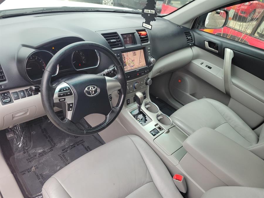 2011 Toyota Highlander 4WD 4dr V6 SE (Natl), available for sale in Melrose, Massachusetts | Melrose Auto Gallery. Melrose, Massachusetts 2011 Toyota Highlander 4WD 4dr V6 SE (Natl), available for sale in Melrose, Massachusetts | Melrose Auto Gallery. Melrose, Massachusetts