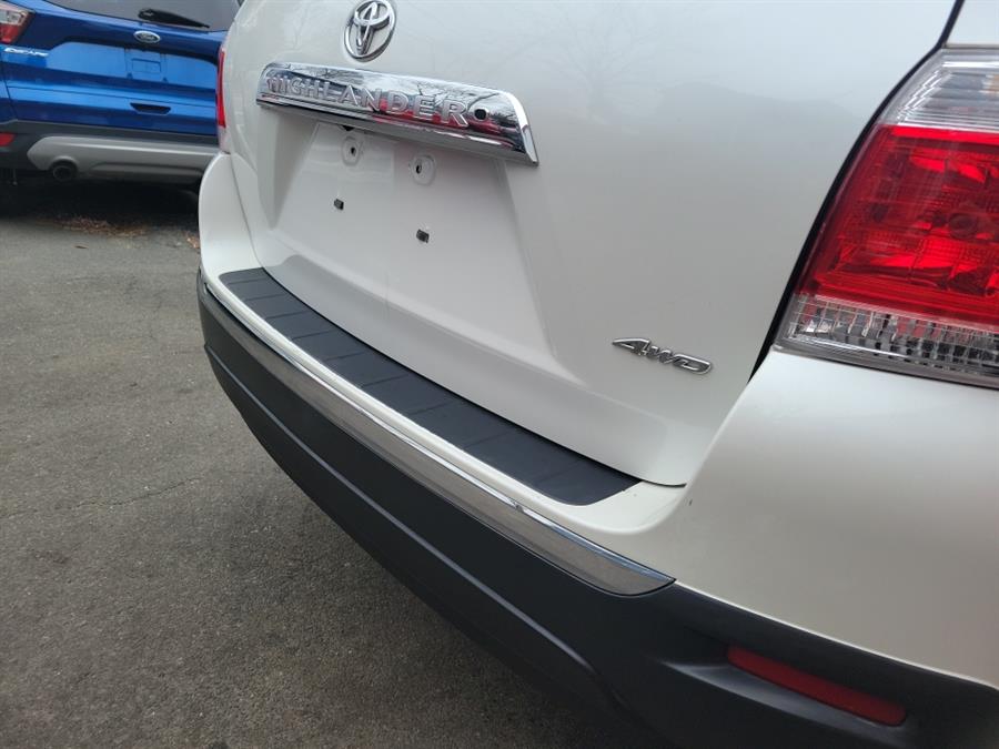 2011 Toyota Highlander 4WD 4dr V6 SE (Natl), available for sale in Melrose, Massachusetts | Melrose Auto Gallery. Melrose, Massachusetts 2011 Toyota Highlander 4WD 4dr V6 SE (Natl), available for sale in Melrose, Massachusetts | Melrose Auto Gallery. Melrose, Massachusetts