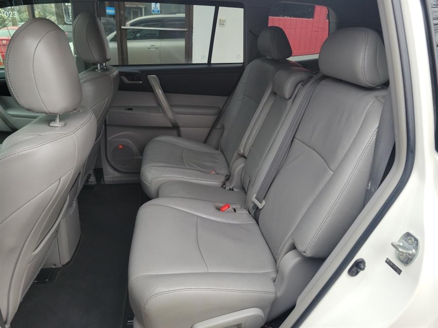 2011 Toyota Highlander 4WD 4dr V6 SE (Natl), available for sale in Melrose, Massachusetts | Melrose Auto Gallery. Melrose, Massachusetts 2011 Toyota Highlander 4WD 4dr V6 SE (Natl), available for sale in Melrose, Massachusetts | Melrose Auto Gallery. Melrose, Massachusetts