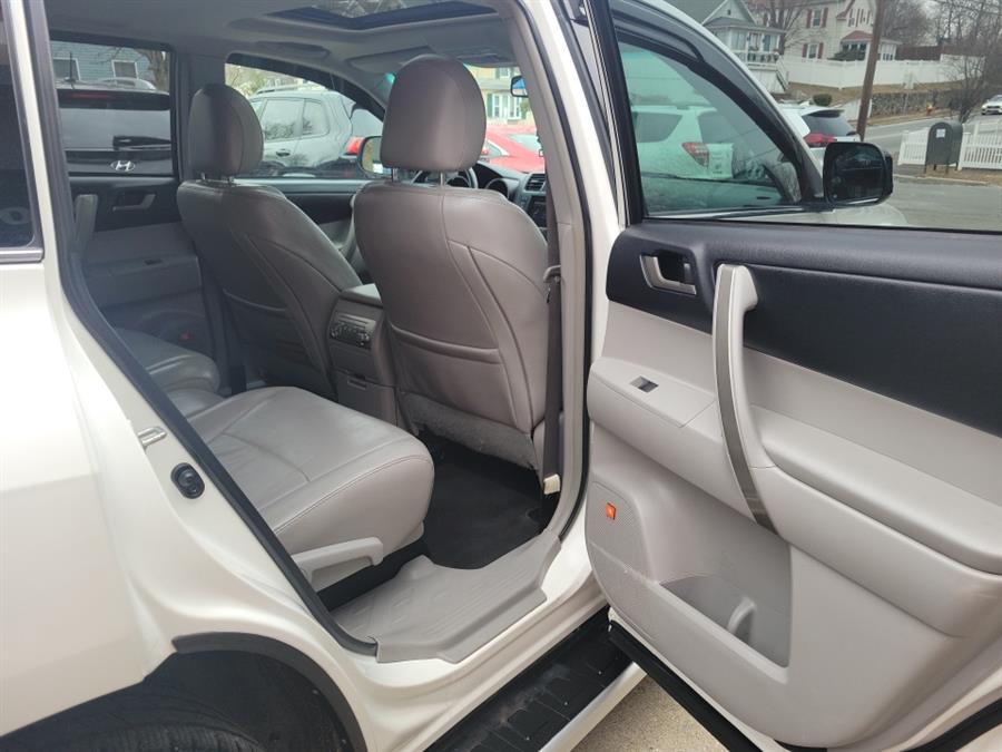 2011 Toyota Highlander 4WD 4dr V6 SE (Natl), available for sale in Melrose, Massachusetts | Melrose Auto Gallery. Melrose, Massachusetts 2011 Toyota Highlander 4WD 4dr V6 SE (Natl), available for sale in Melrose, Massachusetts | Melrose Auto Gallery. Melrose, Massachusetts