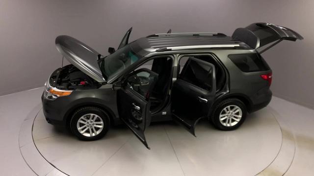 Used Ford Explorer 4WD 4dr XLT 2015 | J&M Automotive Sls&Svc LLC. Naugatuck, Connecticut Used Ford Explorer 4WD 4dr XLT 2015 | J&M Automotive Sls&Svc LLC. Naugatuck, Connecticut
