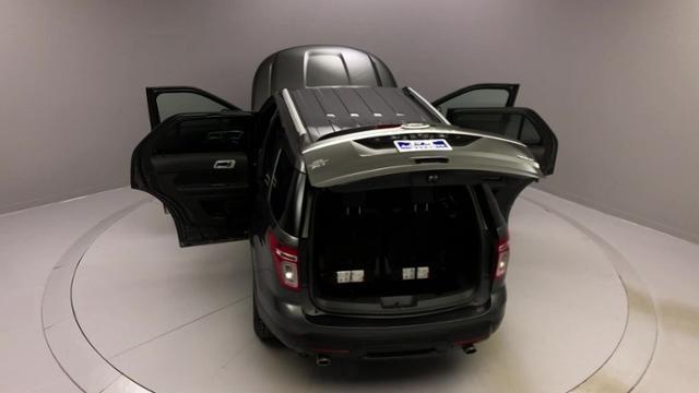 Used Ford Explorer 4WD 4dr XLT 2015 | J&M Automotive Sls&Svc LLC. Naugatuck, Connecticut Used Ford Explorer 4WD 4dr XLT 2015 | J&M Automotive Sls&Svc LLC. Naugatuck, Connecticut