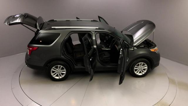 Used Ford Explorer 4WD 4dr XLT 2015 | J&M Automotive Sls&Svc LLC. Naugatuck, Connecticut Used Ford Explorer 4WD 4dr XLT 2015 | J&M Automotive Sls&Svc LLC. Naugatuck, Connecticut