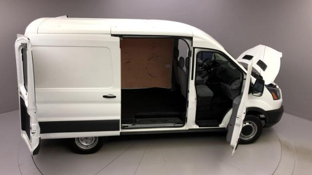 Used Ford Transit T-250 130 Med Rf 9000 GVWR Sliding 2015 | J&M Automotive Sls&Svc LLC. Naugatuck, Connecticut Used Ford Transit T-250 130 Med Rf 9000 GVWR Sliding 2015 | J&M Automotive Sls&Svc LLC. Naugatuck, Connecticut