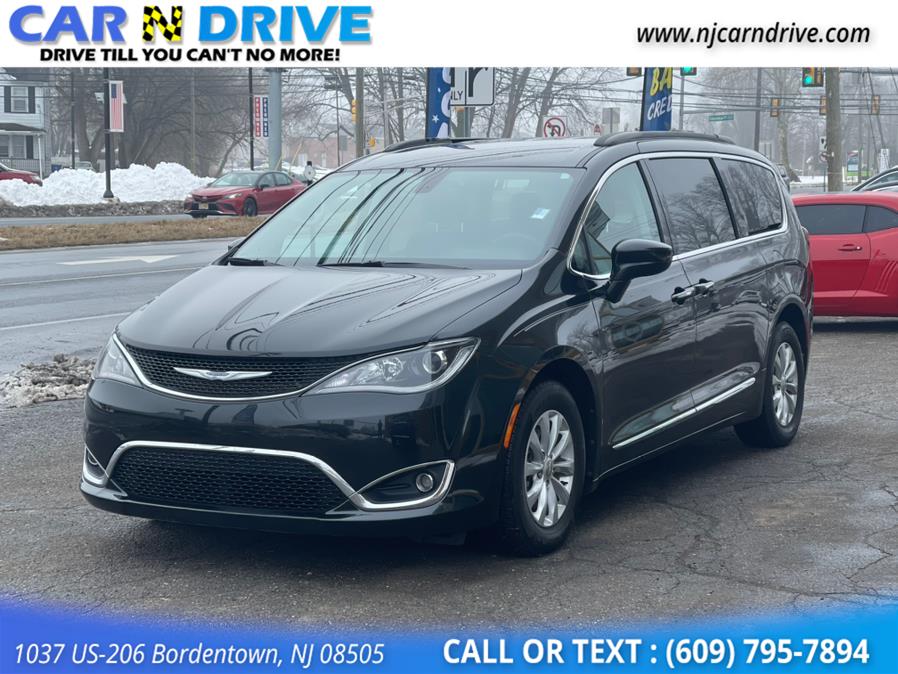 Used Chrysler Pacifica Touring-L 2017 | Car N Drive. Bordentown, New Jersey