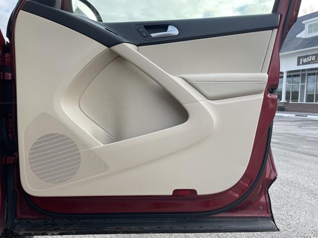 Used Volkswagen Tiguan SE 2016 | Blasius Federal Road. Brookfield, Connecticut Used Volkswagen Tiguan SE 2016 | Blasius Federal Road. Brookfield, Connecticut
