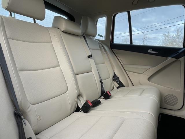 Used Volkswagen Tiguan SE 2016 | Blasius Federal Road. Brookfield, Connecticut Used Volkswagen Tiguan SE 2016 | Blasius Federal Road. Brookfield, Connecticut