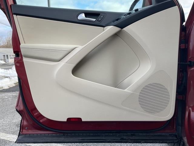 Used Volkswagen Tiguan SE 2016 | Blasius Federal Road. Brookfield, Connecticut Used Volkswagen Tiguan SE 2016 | Blasius Federal Road. Brookfield, Connecticut