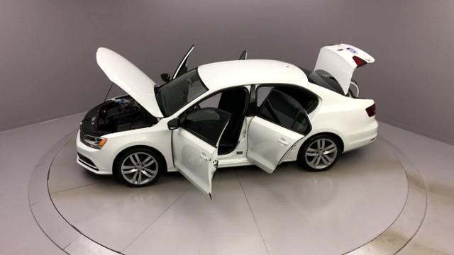 2016 Volkswagen Jetta 4dr Auto 1.4T S, available for sale in Naugatuck, Connecticut | J&M Automotive Sls&Svc LLC. Naugatuck, Connecticut 2016 Volkswagen Jetta 4dr Auto 1.4T S, available for sale in Naugatuck, Connecticut | J&M Automotive Sls&Svc LLC. Naugatuck, Connecticut