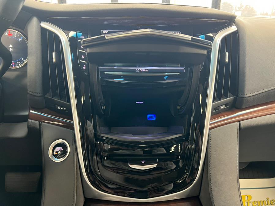 2020 Cadillac Escalade 4WD 4dr Luxury, available for sale in Massapequa Park, New York | Power Motors East. Massapequa Park, New York 2020 Cadillac Escalade 4WD 4dr Luxury, available for sale in Massapequa Park, New York | Power Motors East. Massapequa Park, New York
