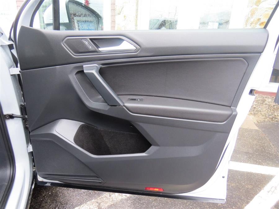 Used Volkswagen Tiguan 2.0T SEL R Line 4Motion AWD 4dr SUV 2019 | Lake City Exports Inc. Auburn, Maine Used Volkswagen Tiguan 2.0T SEL R Line 4Motion AWD 4dr SUV 2019 | Lake City Exports Inc. Auburn, Maine