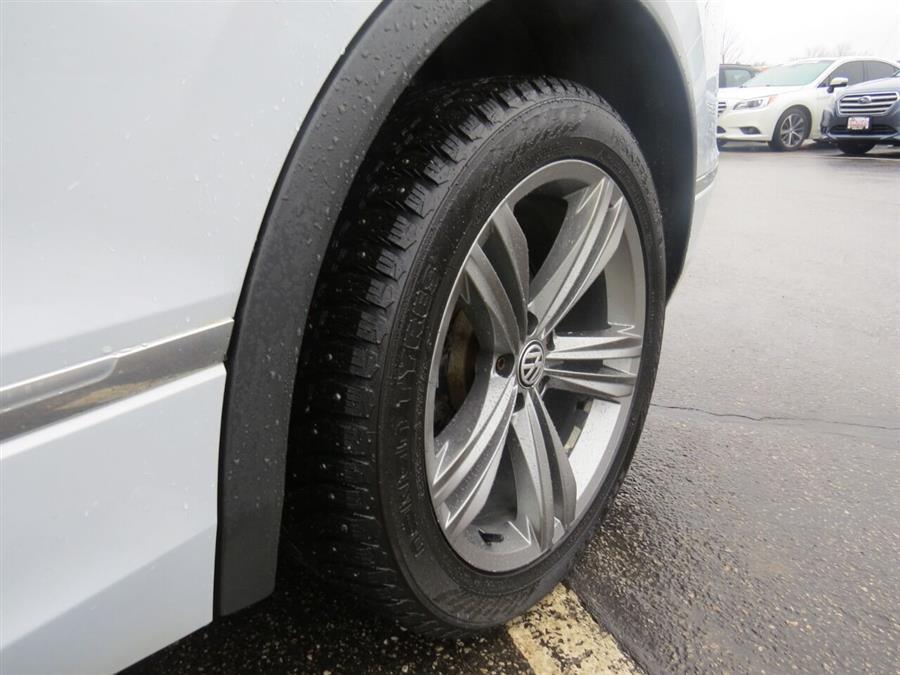 Used Volkswagen Tiguan 2.0T SEL R Line 4Motion AWD 4dr SUV 2019 | Lake City Exports Inc. Auburn, Maine Used Volkswagen Tiguan 2.0T SEL R Line 4Motion AWD 4dr SUV 2019 | Lake City Exports Inc. Auburn, Maine
