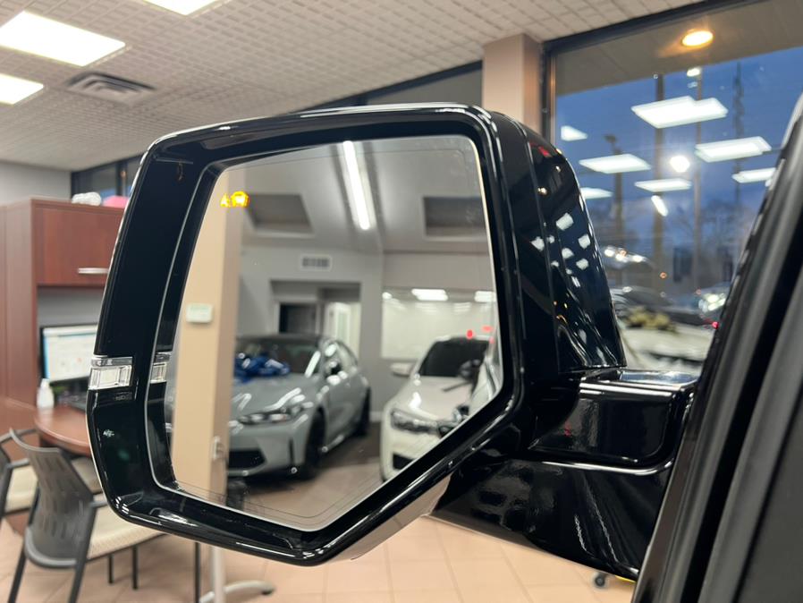 2020 Cadillac Escalade ESV 4WD 4dr Luxury, available for sale in Massapequa Park, New York | Power Motors East. Massapequa Park, New York 2020 Cadillac Escalade ESV 4WD 4dr Luxury, available for sale in Massapequa Park, New York | Power Motors East. Massapequa Park, New York
