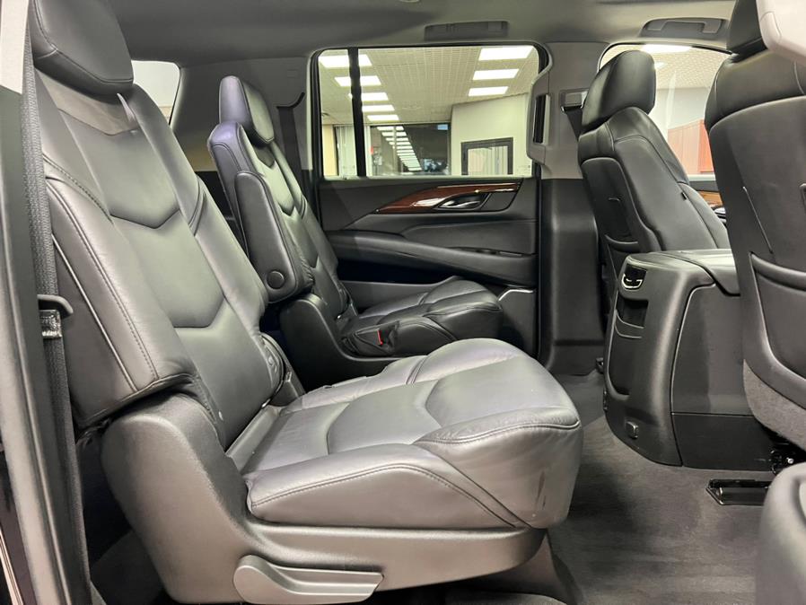 2020 Cadillac Escalade ESV 4WD 4dr Luxury, available for sale in Massapequa Park, New York | Power Motors East. Massapequa Park, New York 2020 Cadillac Escalade ESV 4WD 4dr Luxury, available for sale in Massapequa Park, New York | Power Motors East. Massapequa Park, New York