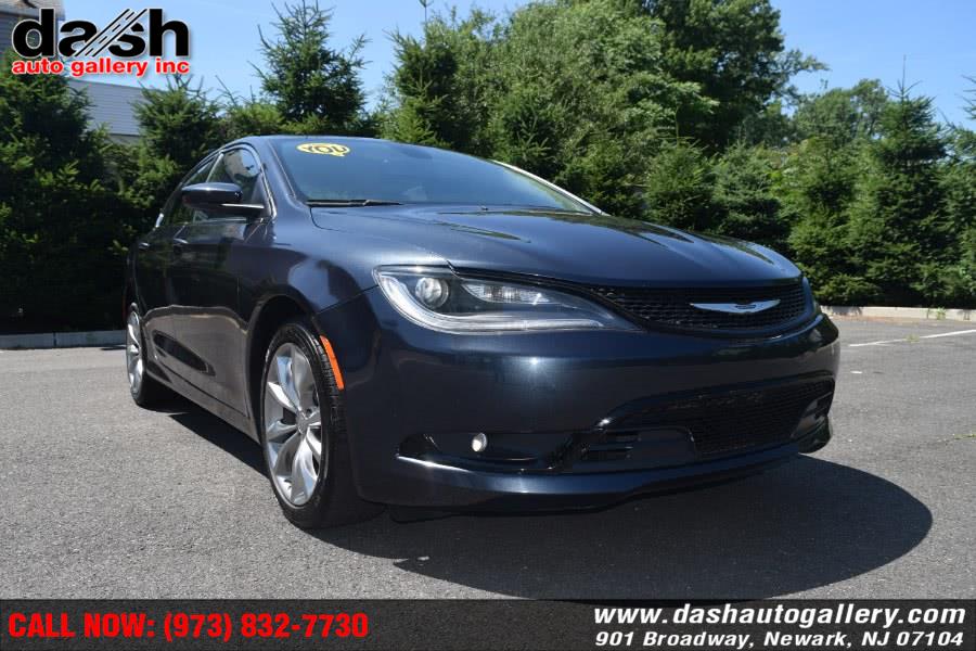 2016 Chrysler 200 4dr Sdn Limited FWD, available for sale in Newark, New Jersey | Dash Auto Gallery Inc.. Newark, New Jersey