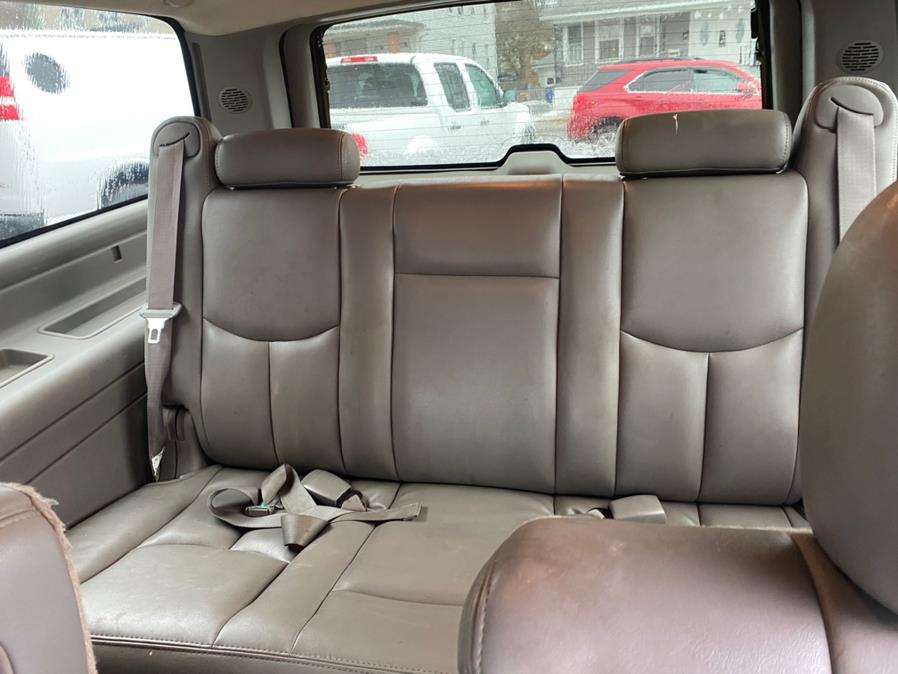 2005 Chevrolet Suburban 4dr 1500 4WD LT, available for sale in Bridgeport, Connecticut | CT Auto. Bridgeport, Connecticut 2005 Chevrolet Suburban 4dr 1500 4WD LT, available for sale in Bridgeport, Connecticut | CT Auto. Bridgeport, Connecticut