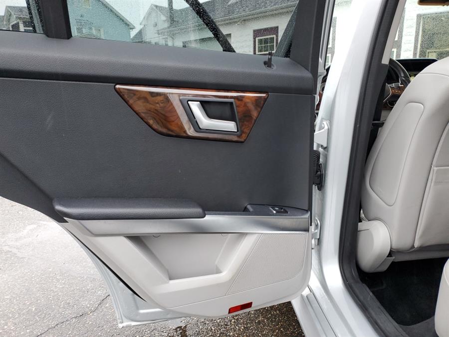 Used Mercedes-Benz GLK-Class 4MATIC 4dr GLK350 2015 | Absolute Motors Inc. Springfield, Massachusetts Used Mercedes-Benz GLK-Class 4MATIC 4dr GLK350 2015 | Absolute Motors Inc. Springfield, Massachusetts