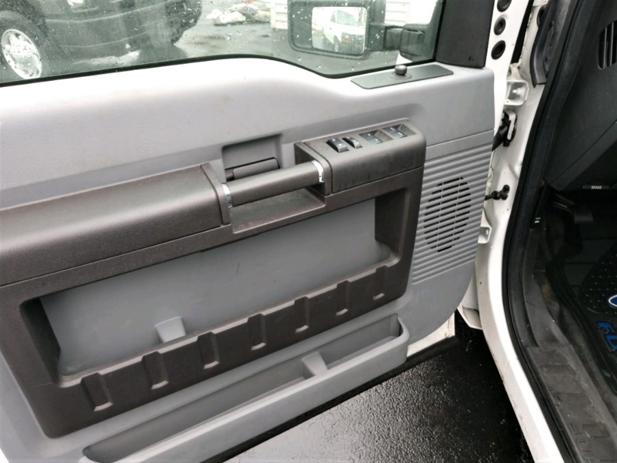 Used Ford Super Duty F-250 SRW CREW CAB LONG BED w LIFTGATE 2015 | Warwick Auto Sales Inc. COPIAGUE, New York Used Ford Super Duty F-250 SRW CREW CAB LONG BED w LIFTGATE 2015 | Warwick Auto Sales Inc. COPIAGUE, New York